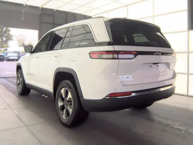 JEEP GRAND CHEROKEE 2023