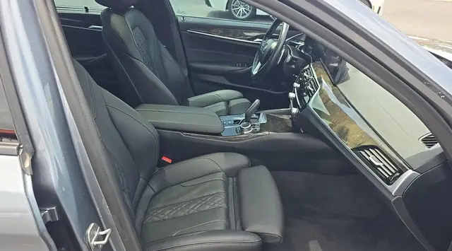 BMW 5 SERIES CONVENIENCE PACKAGE (ЭЛЕКТРИЧЕСКАЯ ЗАДНЯЯ ДВЕРЬ ПОДОГРЕВ ПЕРЕДНИХ СИДЕНИЙ) 19 ДИСКИ ПАНОРАМНАЯ КРЫША 2022