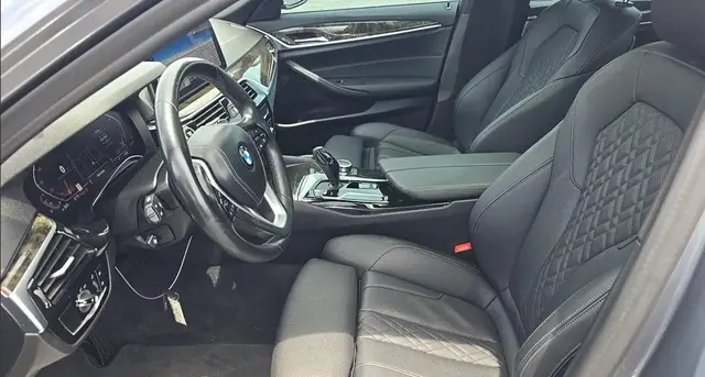 BMW 5 SERIES CONVENIENCE PACKAGE (ЭЛЕКТРИЧЕСКАЯ ЗАДНЯЯ ДВЕРЬ ПОДОГРЕВ ПЕРЕДНИХ СИДЕНИЙ) 19 ДИСКИ ПАНОРАМНАЯ КРЫША 2022