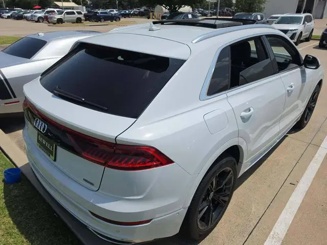 AUDI Q8 2023