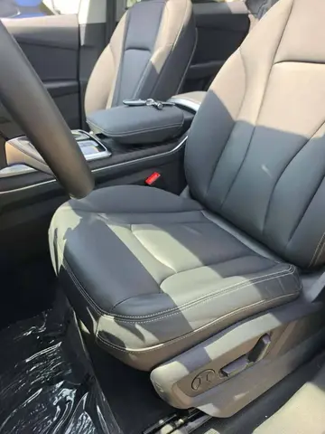 AUDI Q8 2023