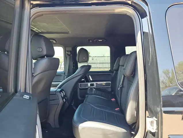 MERCEDES-BENZ G-CLASS AMG LINE (СПОРТИВНЫЙ ОБВЕС КРАСНАЯ КОНТРАСТНАЯ СТРОЧКА КРАСНЫЕ РЕМНИ БЕЗОПАСНОСТИ) EXCLUSIVE INTERIO 2023