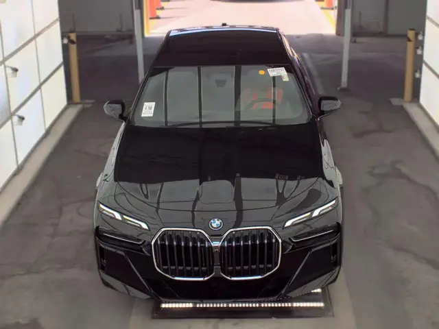 BMW 7 SERIES SEDAN 750E 2024