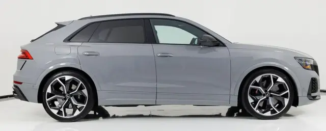 AUDI Q8 22 ДИСКИ ПАНОРАМНАЯ КРЫША СПОРТИВНЫЕ СИДЕНЬЯ PLUS С ВЕНТИЛЯЦИЕЙ И МАССАЖЕМ ПОДОГРЕВ РУЛЯ АДАПТИВНЫЙ 2023