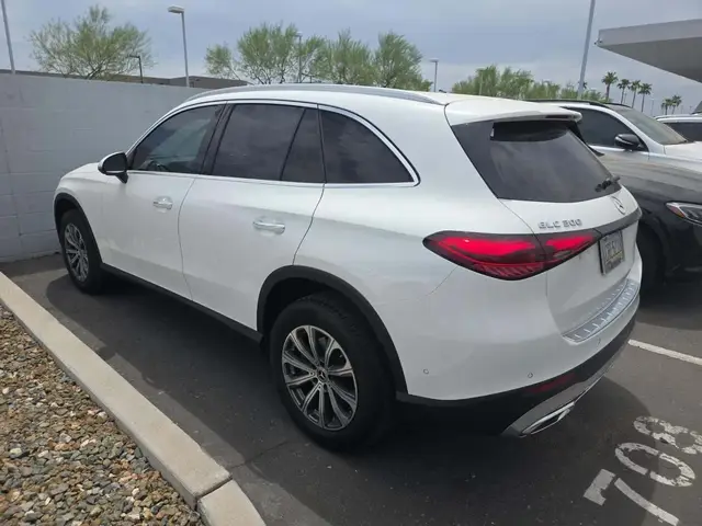 MERCEDES-BENZ GLC 300 2023