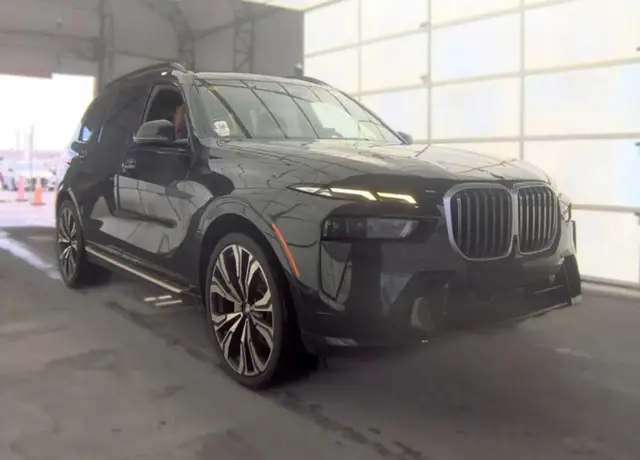 BMW X7 SPORTS ACTIVITY VEHICLE 2023