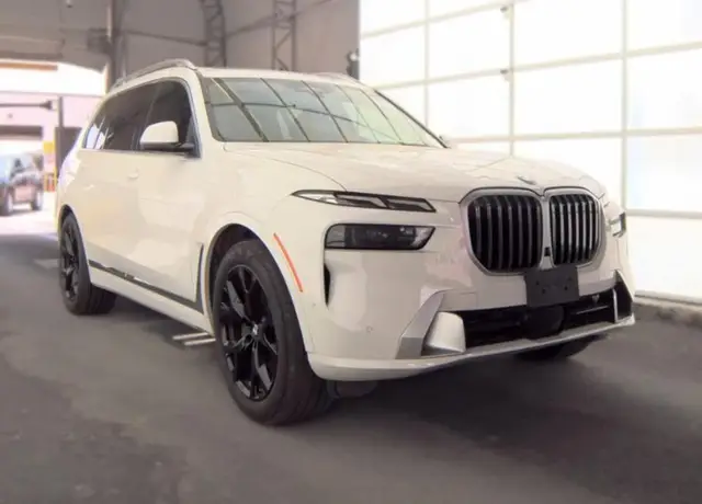 BMW X7 SPORTS ACTIVITY VEHICLE 2023