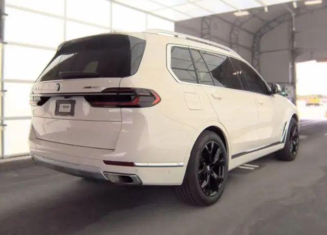 BMW X7 SPORTS ACTIVITY VEHICLE 2023