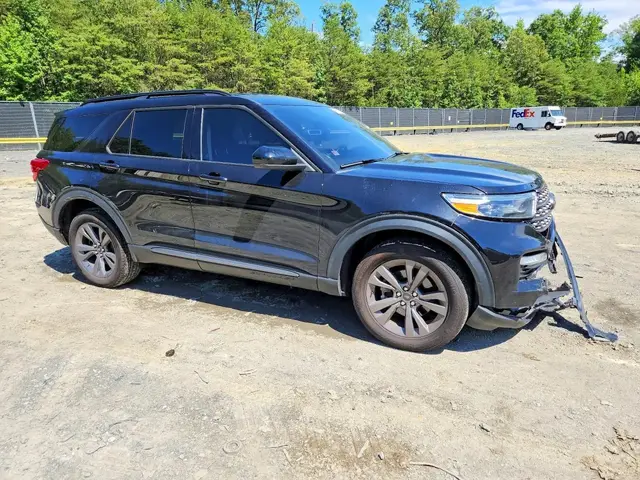 FORD EXPLORER XLT 2023