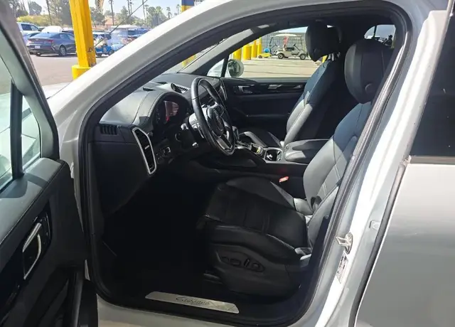 PORSCHE CAYENNE 2022