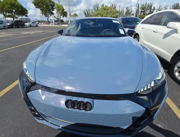 AUDI E-TRON RS ВЕРСИЯ (СПОРТИВНАЯ) 20 ДИСКИ 5-SPOKE AERO DESIGN АДАПТИВНАЯ ПНЕВМОПОДВЕСКА С АВТОВЫРАВНИВАНИЕМ ПА 2024