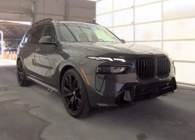 BMW X7 SPORTS ACTIVITY VEHICLE 2023