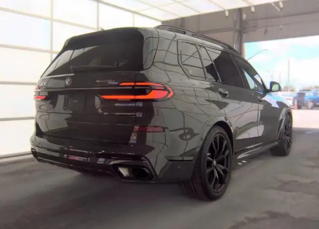 BMW X7 SPORTS ACTIVITY VEHICLE 2023