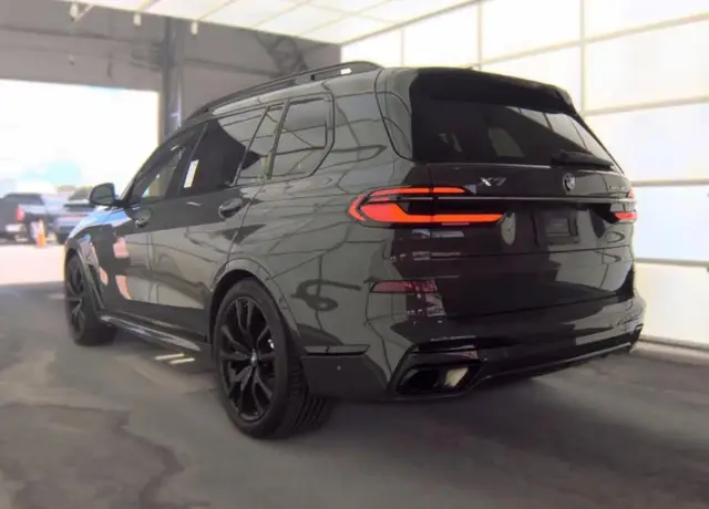 BMW X7 SPORTS ACTIVITY VEHICLE 2023