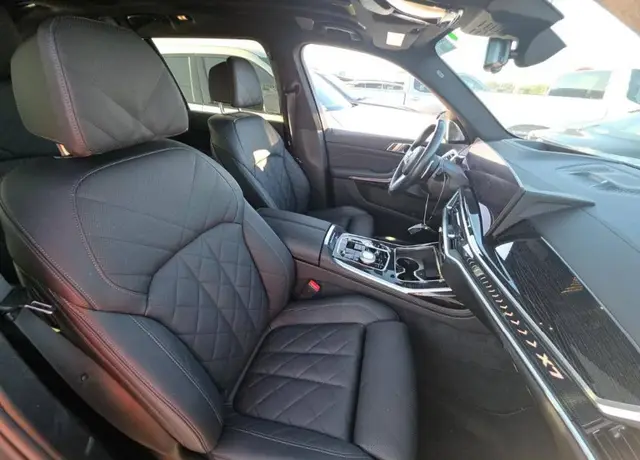 BMW X7 SPORTS ACTIVITY VEHICLE 2023