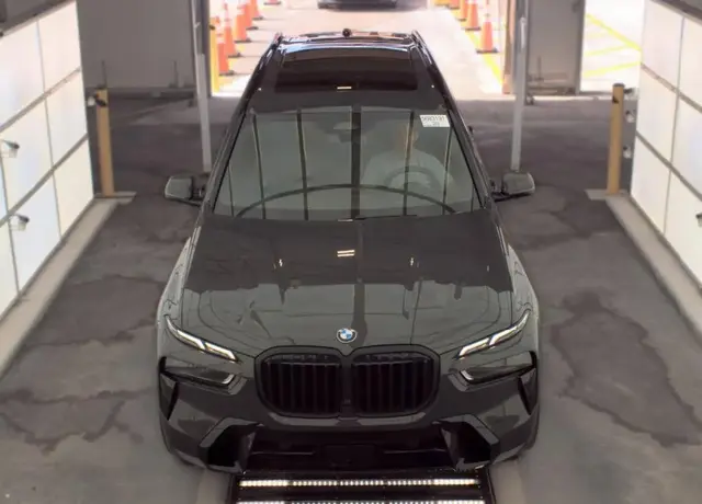 BMW X7 SPORTS ACTIVITY VEHICLE 2023