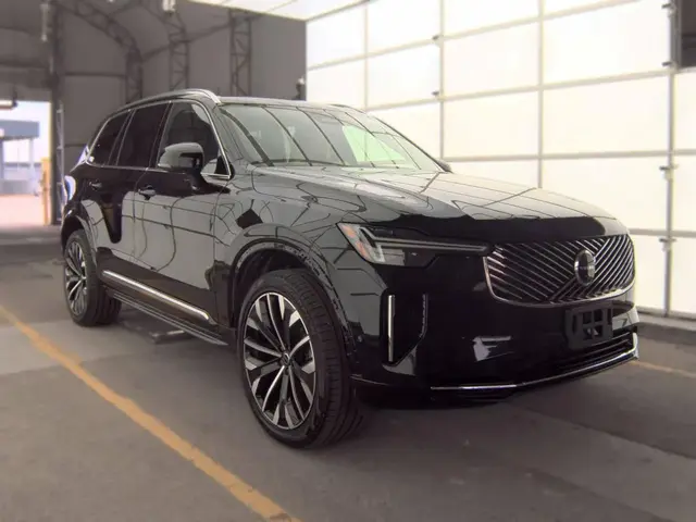VOLVO XC90 PLUS 7-PASSENGER 2025