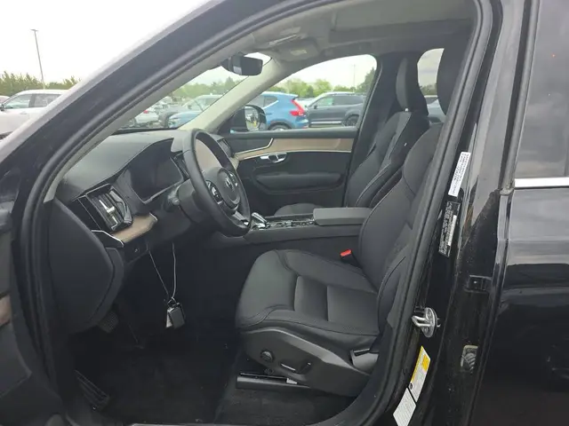 VOLVO XC90 PLUS 7-PASSENGER 2025