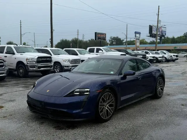 PORSCHE TAYCAN 2021