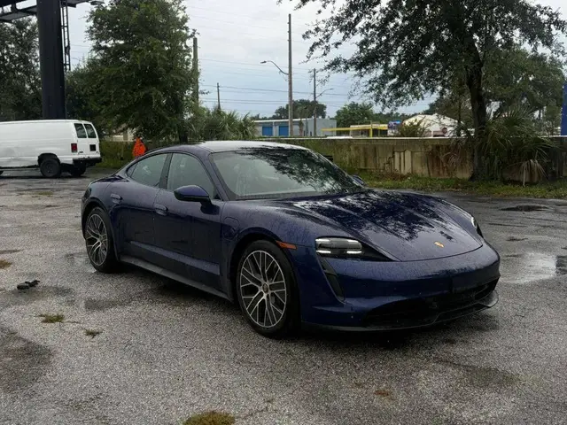 PORSCHE TAYCAN 2021