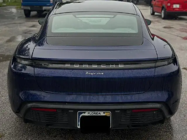 PORSCHE TAYCAN 2021