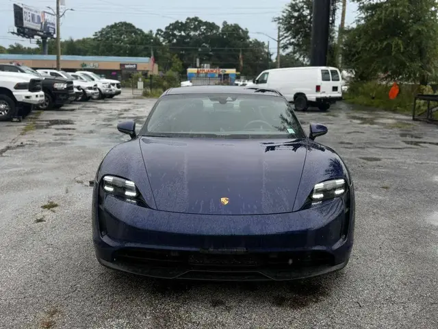 PORSCHE TAYCAN 2021