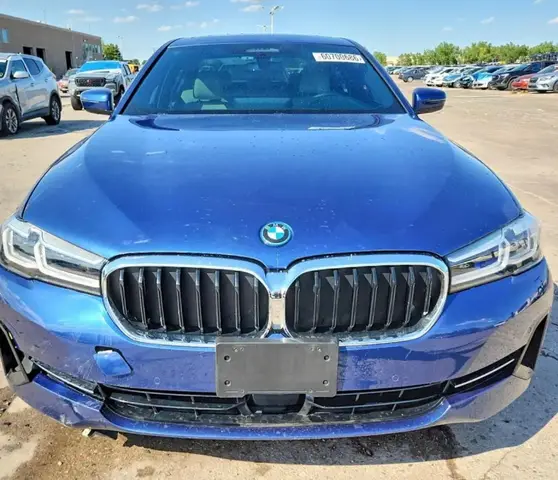 BMW 5 SERIES ПАНОРАМНАЯ КРЫША ПОДОГРЕВ ПЕРЕДНИХ СИДЕНИЙ НАВИГАЦИЯ ДАТЧИКИ ПАРКОВКИ КАМЕРА ЗАДНЕГО ВИДА КЛИМАТ-КОН 2023