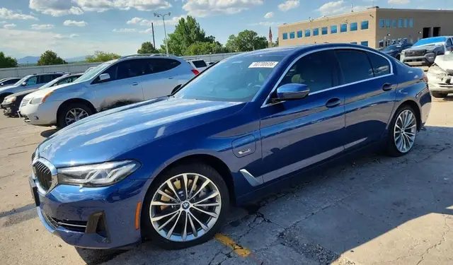 BMW 5 SERIES ПАНОРАМНАЯ КРЫША ПОДОГРЕВ ПЕРЕДНИХ СИДЕНИЙ НАВИГАЦИЯ ДАТЧИКИ ПАРКОВКИ КАМЕРА ЗАДНЕГО ВИДА КЛИМАТ-КОН 2023