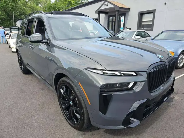 BMW X7 SPORTS ACTIVITY VEHICLE 2024