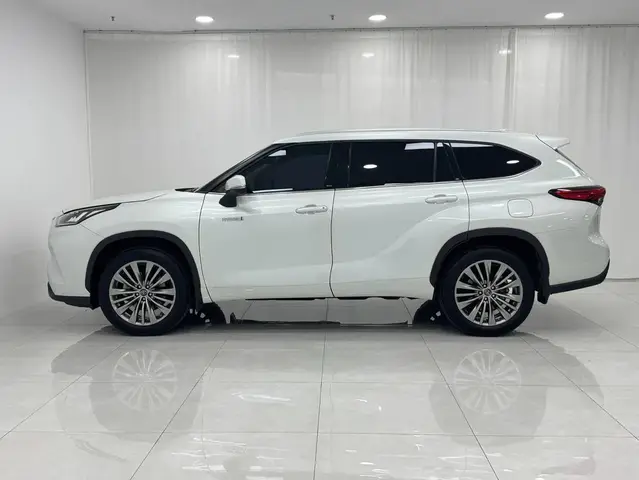 TOYOTA HIGHLANDER PREMIUM 7-SEATER 2022