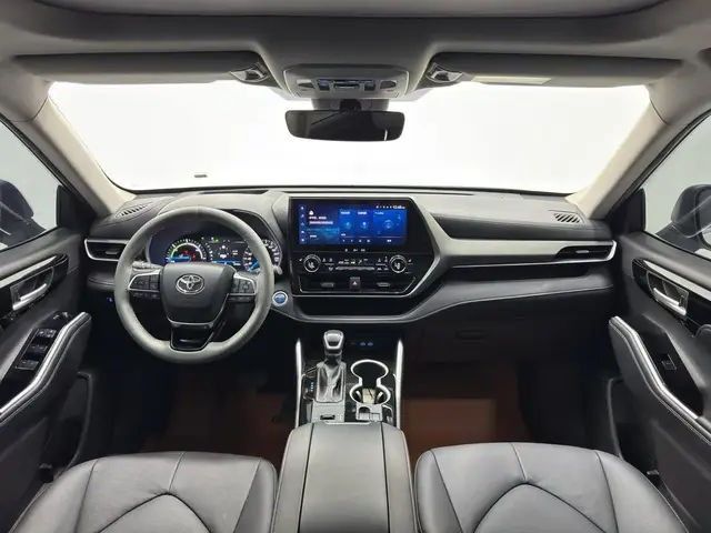 TOYOTA HIGHLANDER PREMIUM 7-SEATER 2022
