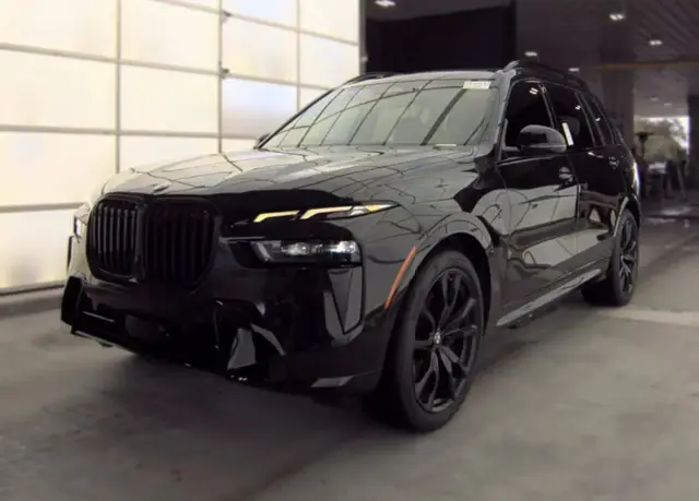 BMW X7 SPORTS ACTIVITY VEHICLE 2023