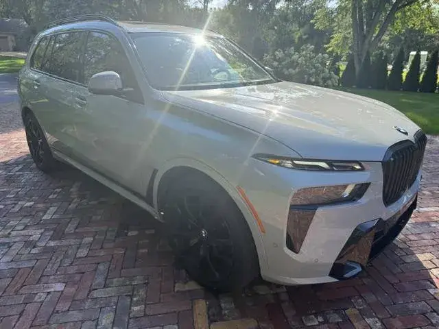 BMW X7 SPORTS ACTIVITY VEHICLE 2023