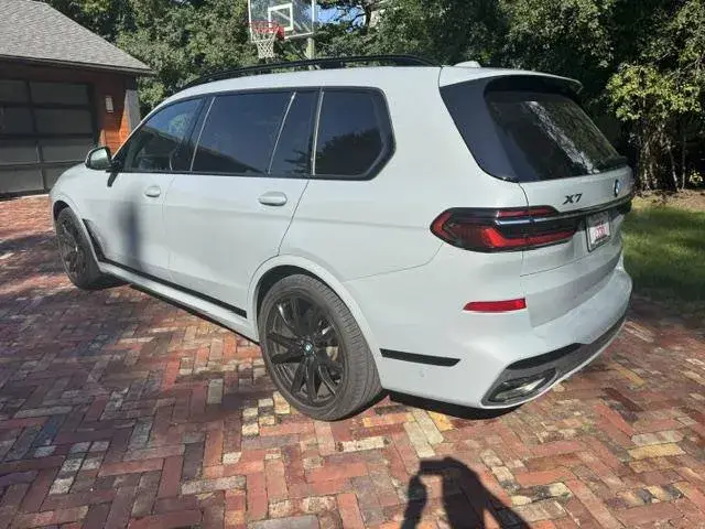 BMW X7 SPORTS ACTIVITY VEHICLE 2023