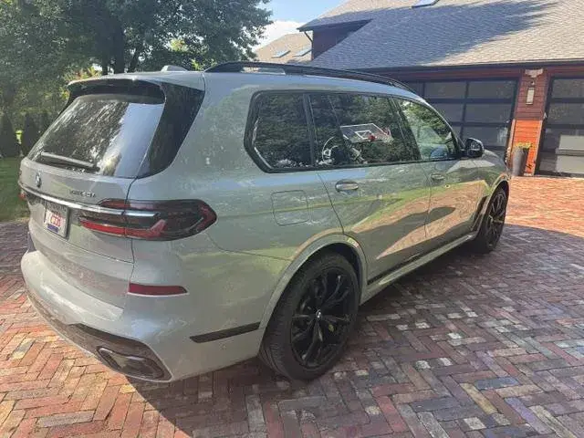 BMW X7 SPORTS ACTIVITY VEHICLE 2023