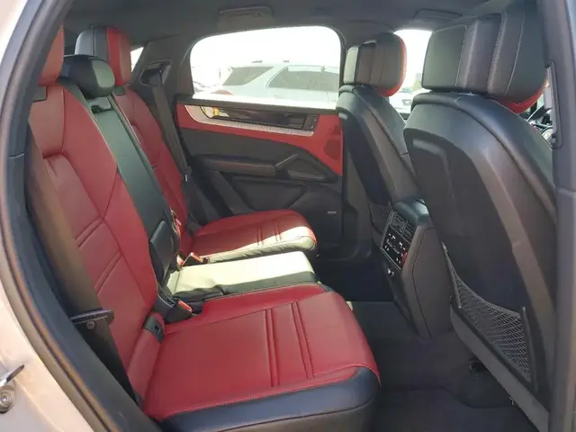PORSCHE CAYENNE COUPE 2024