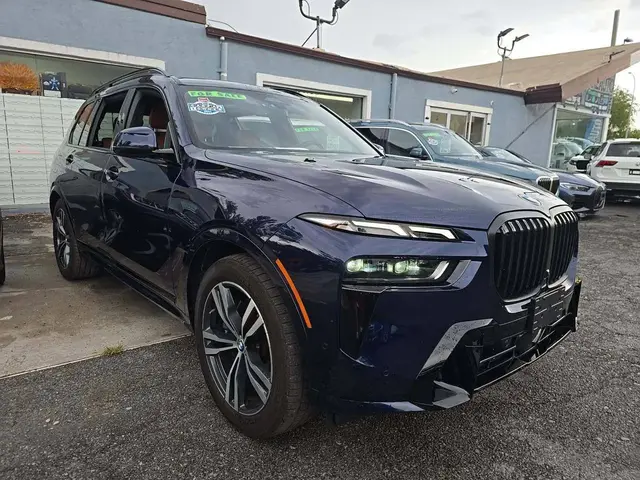BMW X7 SPORTS ACTIVITY VEHICLE 2023