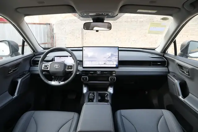 TOYOTA RAV4 LUXURY 2026