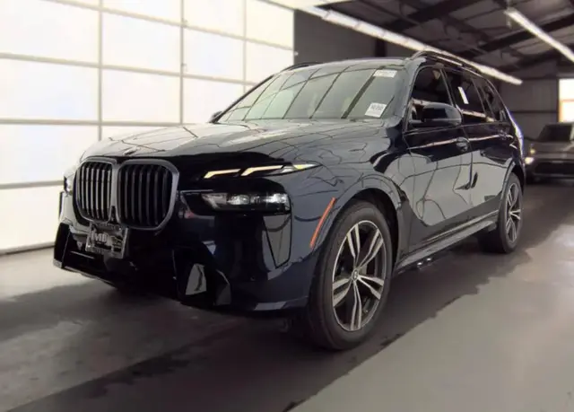 BMW X7 SPORTS ACTIVITY VEHICLE 2023