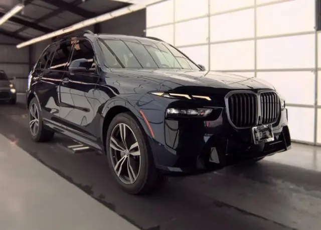 BMW X7 SPORTS ACTIVITY VEHICLE 2023
