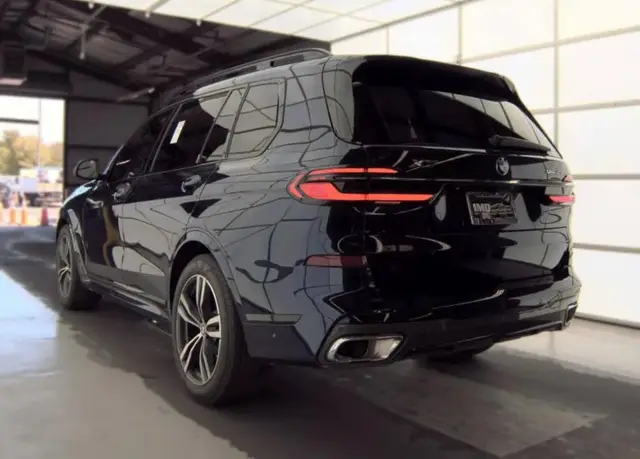 BMW X7 SPORTS ACTIVITY VEHICLE 2023