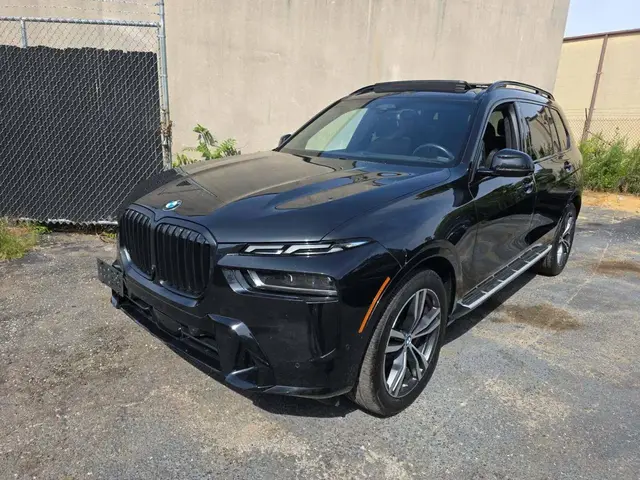 BMW X7 SPORTS ACTIVITY VEHICLE 2023