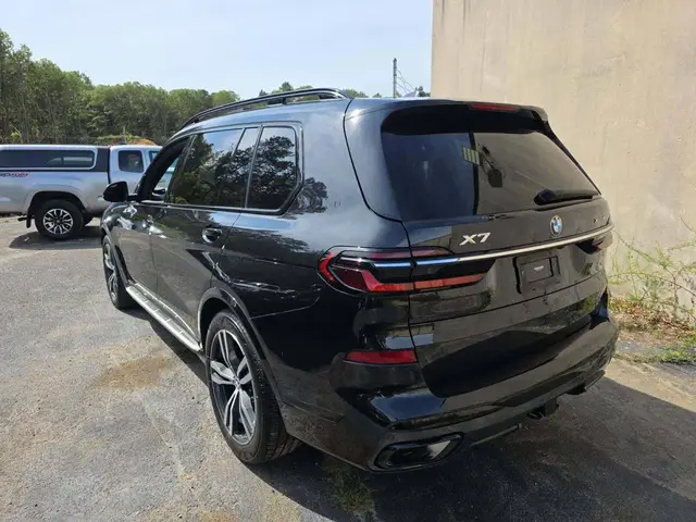 BMW X7 SPORTS ACTIVITY VEHICLE 2023