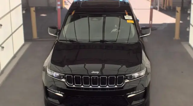 JEEP GRAND CHEROKEE LUXURY TECH GROUP II (КАМЕРЫ 360 ПАРКТРОНИКИ БЕСПРОВОДНАЯ ЗАРЯДКА ЭЛЕКТРОПРИВОД РУЛЯ С ПАМЯТЬЮ ДАТЧИ 2022