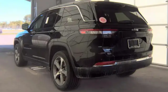 JEEP GRAND CHEROKEE LUXURY TECH GROUP II (КАМЕРЫ 360 ПАРКТРОНИКИ БЕСПРОВОДНАЯ ЗАРЯДКА ЭЛЕКТРОПРИВОД РУЛЯ С ПАМЯТЬЮ ДАТЧИ 2022