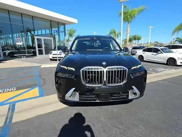 BMW X7 SPORTS ACTIVITY VEHICLE 2023