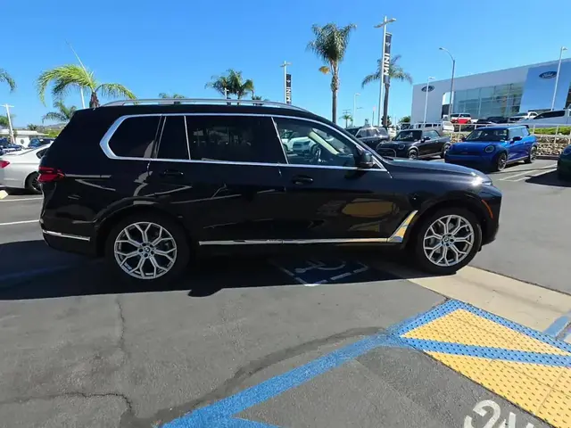 BMW X7 SPORTS ACTIVITY VEHICLE 2023