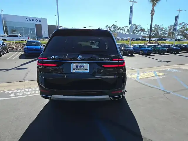 BMW X7 SPORTS ACTIVITY VEHICLE 2023
