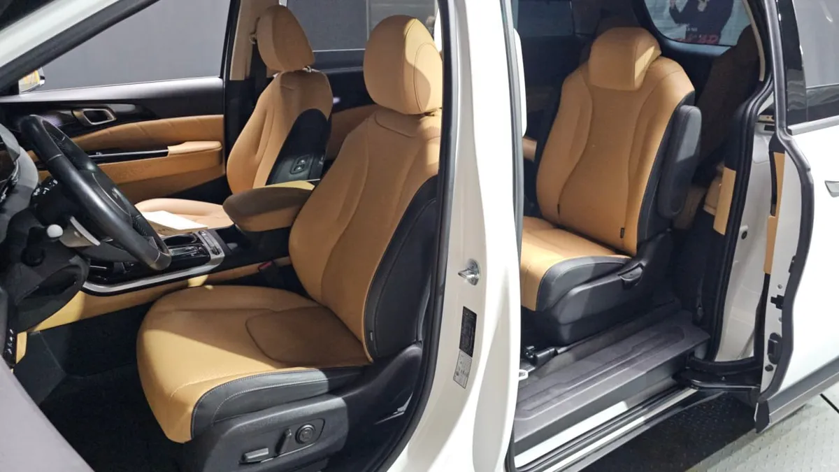 KIA CARNIVAL 9-SEATER SIGNATURE 2021