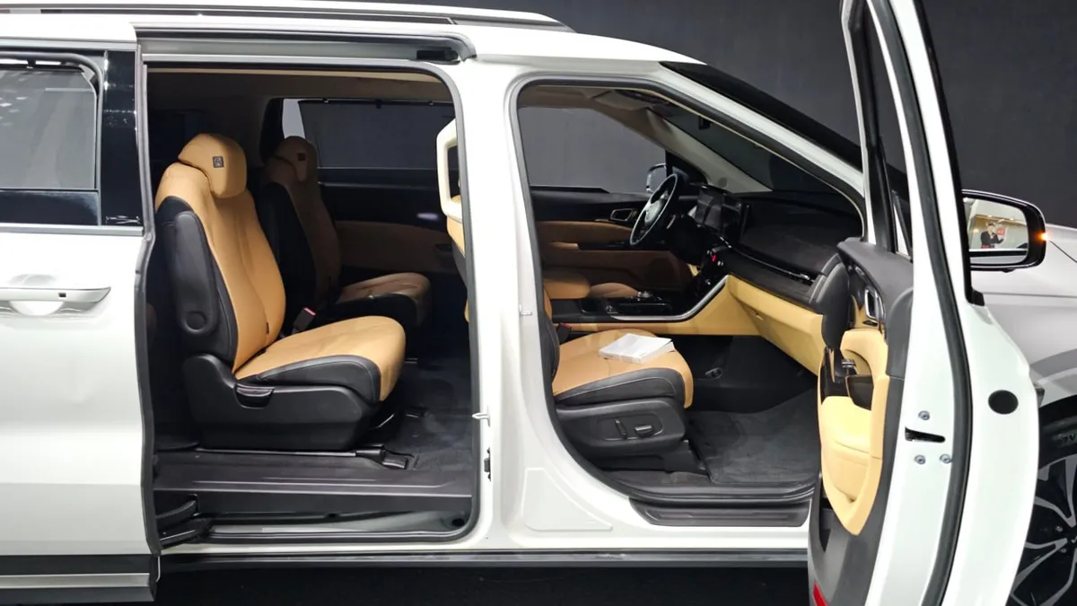 KIA CARNIVAL 9-SEATER SIGNATURE 2021